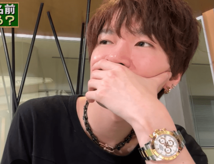 ロレックスの時計をつけている深澤辰哉